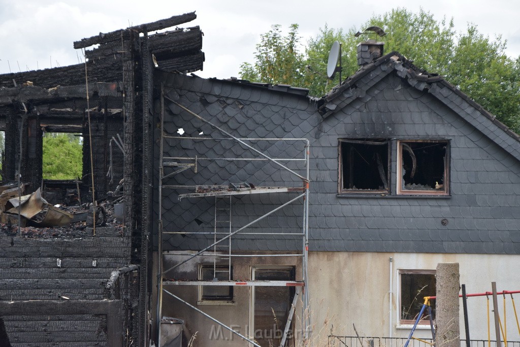Schwerer Brand in Einfamilien Haus Roesrath Rambruecken P048.JPG - Miklos Laubert